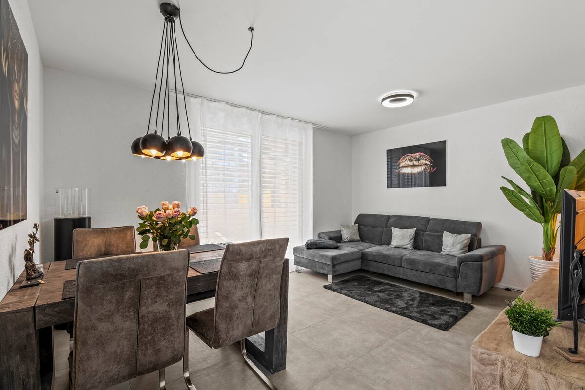 Essbereich mit Wohnzimmer Ferienhausträume ebenerdiges Bodensee Apartment