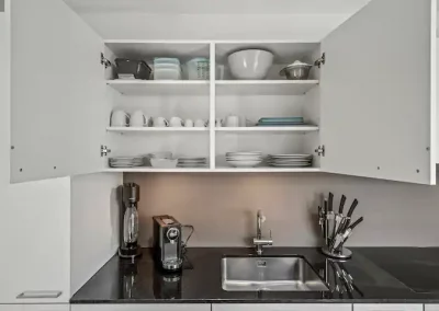 Inhalte der Küchenschränke Ferienhausträume ebenerdiges Bodensee Apartment