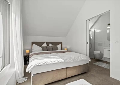 Schlafzimmer Frontal Ferienhausträume Bodensee Apartm. mit Dachterrasse