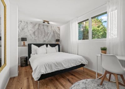 Schlafzimmer frontal Ferienhausträume ebenerdiges Bodensee Apartment