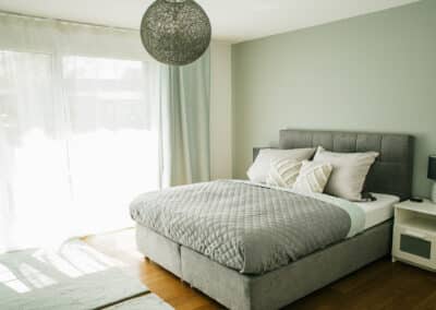 Ferienhausträume Bodensee Ferienhaus Oase helles Schlafzimmer