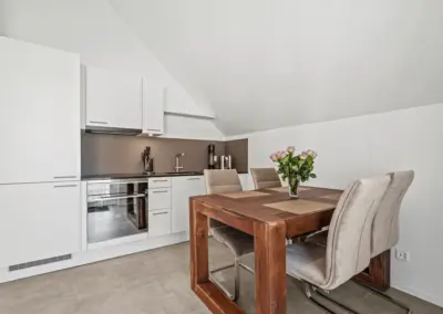 Küchenzeile mit Essbereich Ferienhausträume Bodensee Apartm. mit Dachterrasse