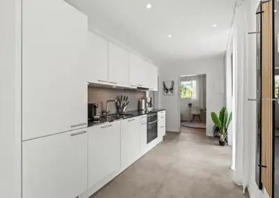 Küchenzeile seitlich Ferienhausträume ebenerdiges Bodensee Apartment