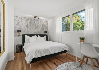 Schlafzimmer frontal Ferienhausträume ebenerdiges Bodensee Apartment