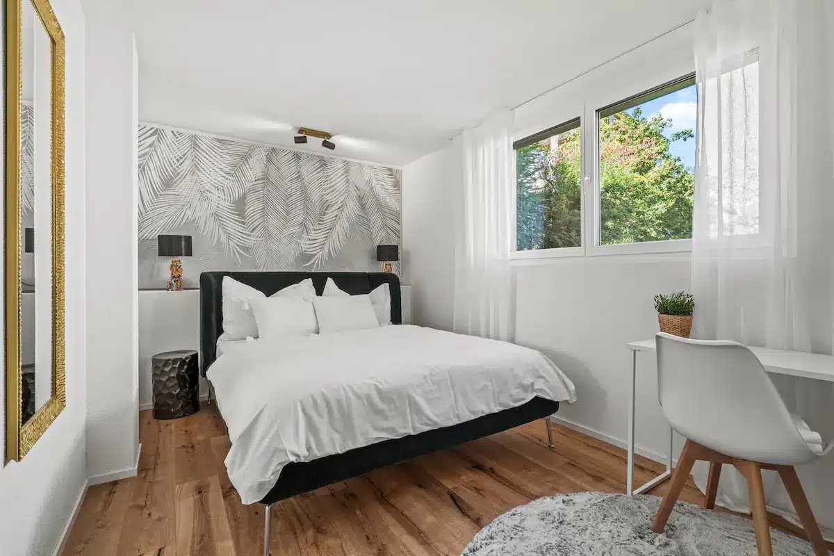 Schlafzimmer frontal Ferienhausträume ebenerdiges Bodensee Apartment