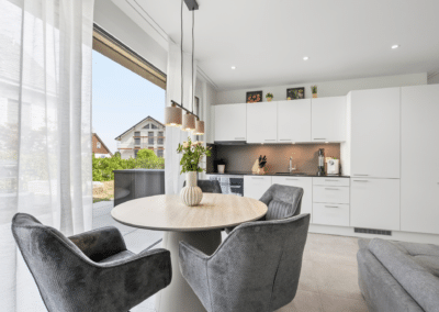 Ferienhausträume Bodensee Bergstrassen Gartenapartement Küchenzeile mit Essplatz