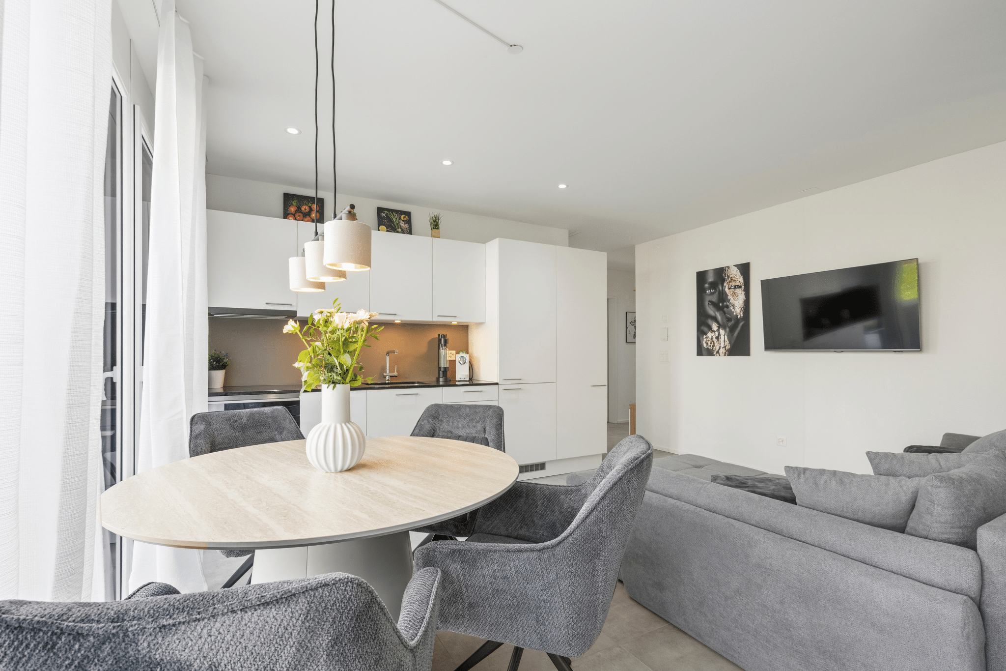 Ferienhausträume Bodensee Bergstrassen Gartenapartement viel Tageslicht