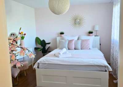 Ferienhaustraeume Bodensee Oase Schlafzimmer 2 hell